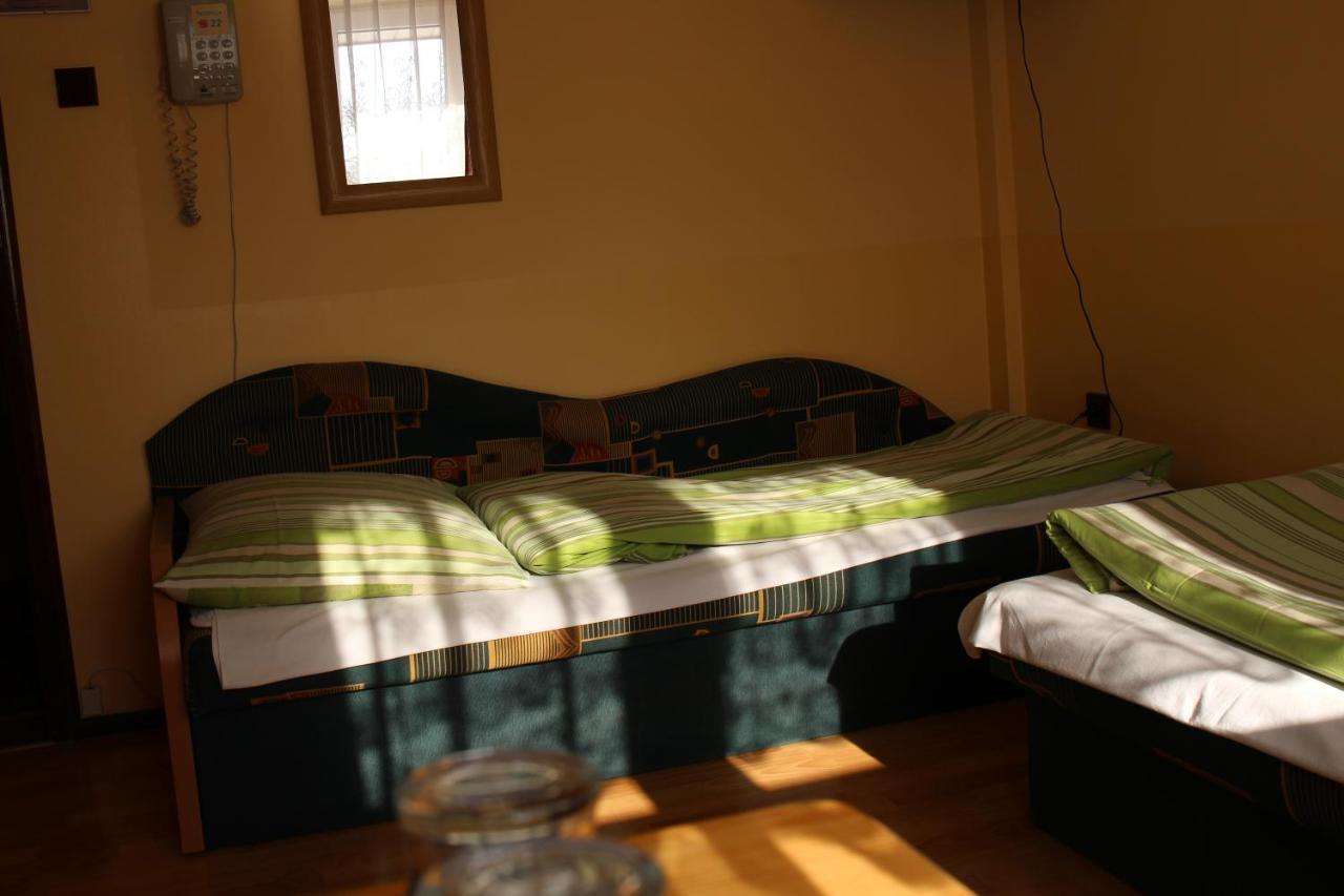 Bar Malwa Motel Aleksandrow Lodzki Exterior photo
